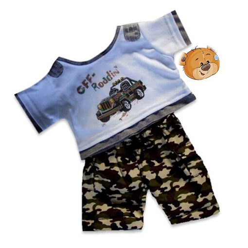 Jeep camouflage outfit heeft een wit t-shirt met off road jeep en leger / camouflage broek