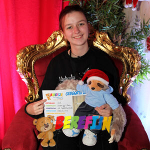 Berefijn - Build a bear workshop - plush toy - teddy bear - sloth - santa hat - christmas - hoodie - sneakers - gift - Christmas tree