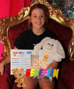 Machen Sie Ihren eigenen Teddybär-Flappie während einer lustigen Geburtstags-Pyjamaparty. Kaufen Sie Ihrem Teddybären einen schönen Pyjama und gehen Sie zum Übernachten