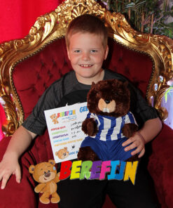 Make your own teddy bear Castor and supporter for your favorite football team in this football uniform