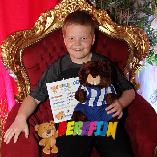 Make your own teddy bear Castor and supporter for your favorite football team in this football uniform
