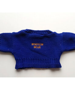 Vous pouvez acheter des vêtements bon marché pour poupées ou ours en peluche dans les magasins d'usine, les soldes et les liquidations de Berefijn.