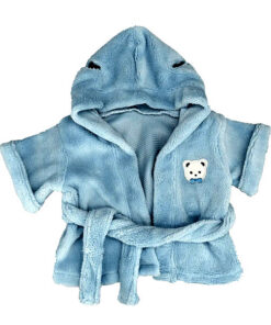 Een leuke zwempartij, sauna of wellness uitstap. Ook je knuffelbeer kan mee in deze blauwe badjas voor teddyberen