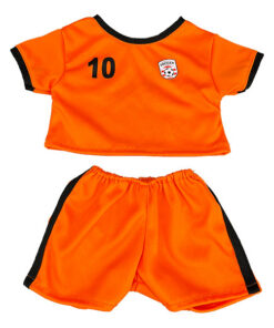 Laat jouw knuffelbeer mee supporteren tijdens het FIFA WK in deze oranje voetbal outfit voor knuffelberen. Wees er snel bij op berefijn.be